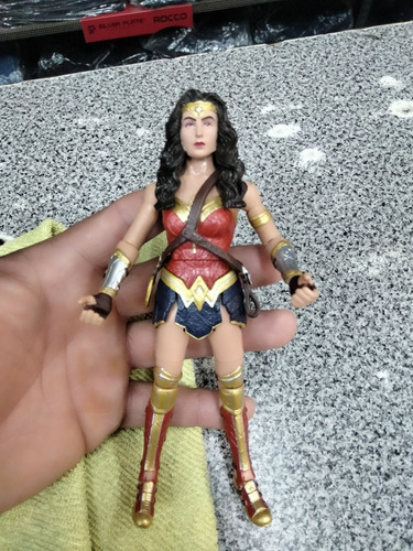 Dc Multiverse Wonder Woman, Grapnel Blaster Replica!! (Usado)