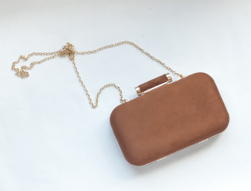 Cartera Clutch Simil Gamuza Marron Con Pellizco Importado