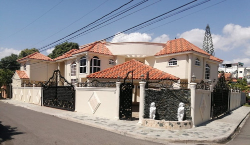 Casa En Santo Domingo.