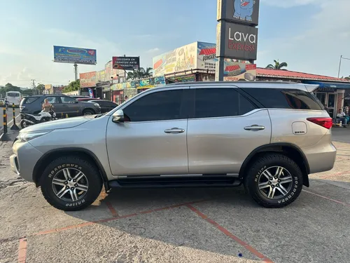 Toyota Fortuner Sw4 2.4 4x2 At Diesel