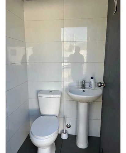 Arriendo Bodega De 219 M² En El Salto, Recoleta.