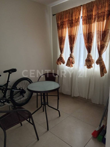 Casa En Fraccionamiento En La Primera Etapa Con Doble Control De Seguridad