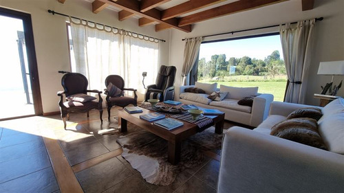 Casa En Venta De 7 Dorm. En Puerto Octay