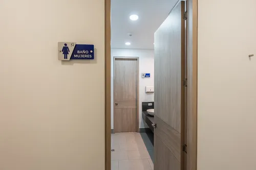 Oficina En Arriendo/venta En Chico Norte. Cod A1105032