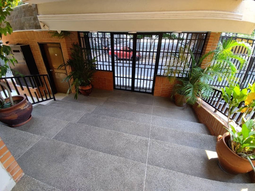 Imagen 2 de 18 de Amplio Apartamento En Venta En La Soledad Las Delicias Maracay 04128900222