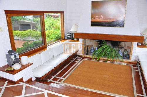 Casa En Lugano, 4 Dormitorios -ref:19810