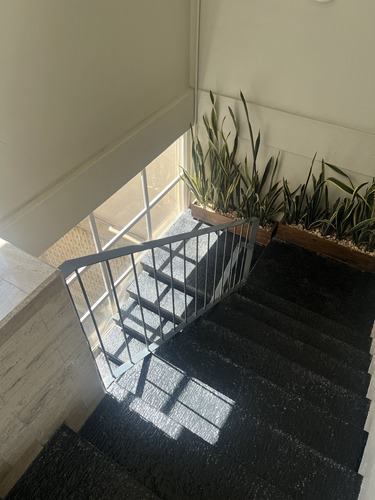 La Mejor Inversión Y Plusvalía, Edificio Súper Ubicado En Letrán Valle.