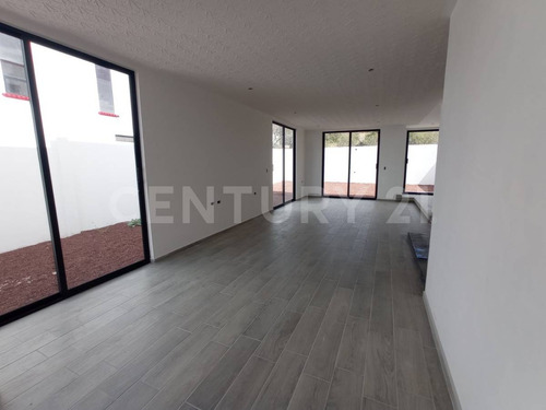 Casa En Venta En Solares Banthí, San Juan Del Río, Querétaro.
