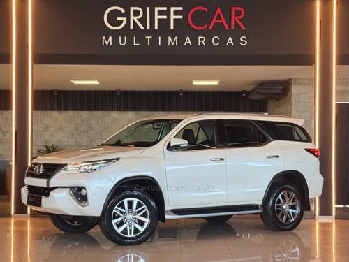 Toyota Hilux SW4 2.8 SRX 4X4 7 LUGARES 16V TURBO INTERCOOLER DIESEL 4P AUTOMÁTICO