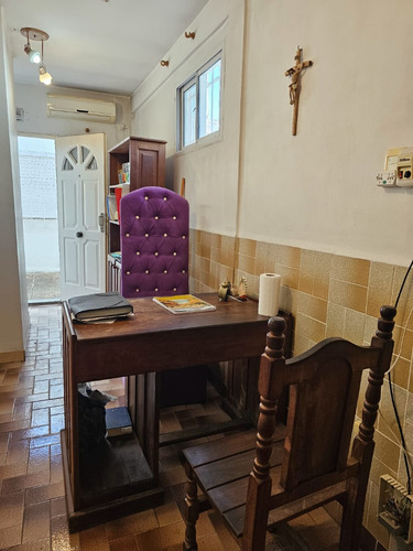 Venta Casa 4 Ambientes Con Consultorio Instalado. Fondo Libre Con Galería. Berazategui Oeste