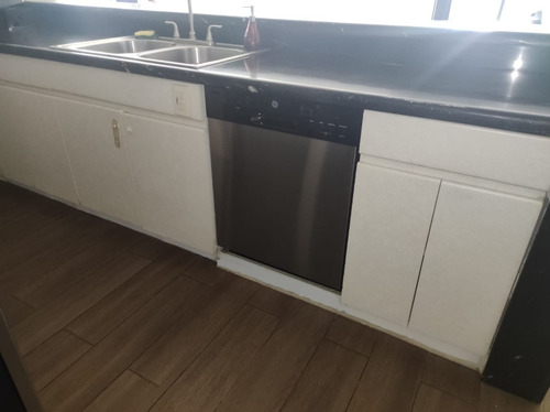 Imagen 5 de 7 de Rento Apto Amueblado Z.14 Pacifica Plaza Ref.5895 *1 Parqueo, 2 Hab, 3 Baños, Cuarto Servicio*