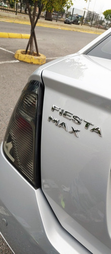 Imagen 12 de 25 de Ford Fiesta Max One Ambiente Plus Año 2012