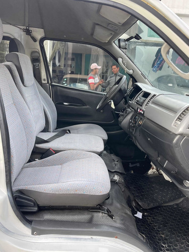 Imagen 7 de 11 de Toyota Hiace 2008 2.7 Van Larga Mt
