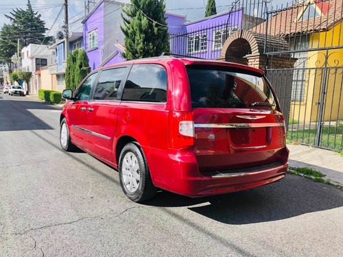 Imagen 13 de 15 de Chrysler Town & Country 2013 3.6 Limited Mt