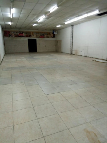 Imagen 5 de 9 de Amplio Local Comercial Ideal Supermercado En Alquiler En Flores
