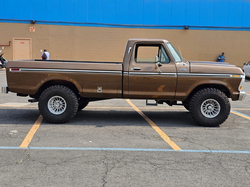 Ford F-150 Custom 4x4