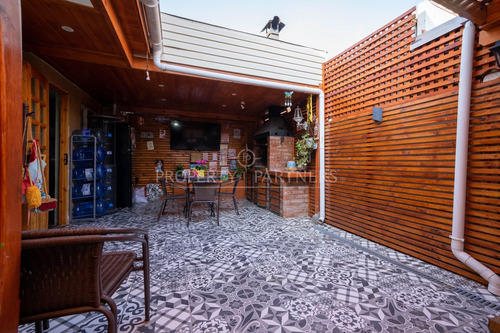 Acogedora Casa En Sector Residencial De Ciudad Del...