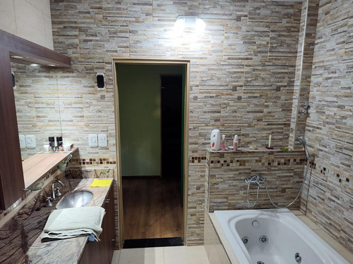 Chalet 6 Ambientes Amplio Lote 5 Baños F: 9831