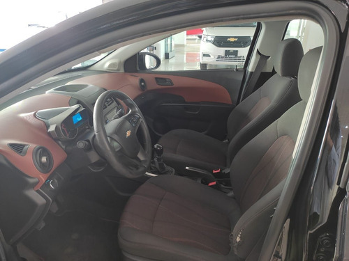 Imagen 8 de 15 de Chevrolet Sonic 2017 1.6 Lt Mt