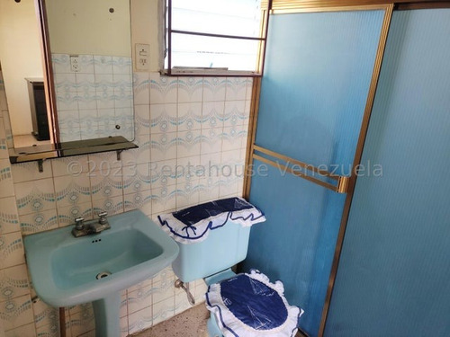 Imagen 17 de 30 de Apartamento En Venta En Av Pedro Leon Torres Barquisimeto De 125 Mts Con Una Excelente Distribución Entre 4 Habitaciones, 3 Baños, Cocina, Comedor, Sala Y Área De Balcón Gabriela C.