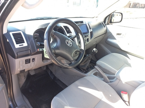 Imagen 7 de 13 de Toyota Hilux 3.0 D/cab 4x4 Srv 2005