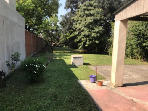 Imagen 4 de 6 de Casa A Reciclar En Imponente Lote