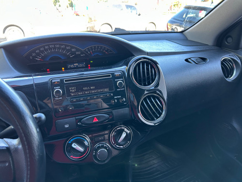 Toyota Etios 1.5 Xs