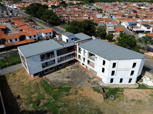 Edificio Comercial En Venta En La Piedad Cabudare Palavecino Lara Rc