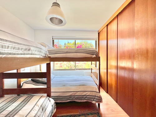 En Venta Encantadora Y Sólida Casa Con Linda Vista, Zapallar
