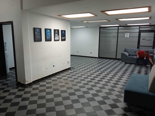 Oficinas Y Patio Industrial