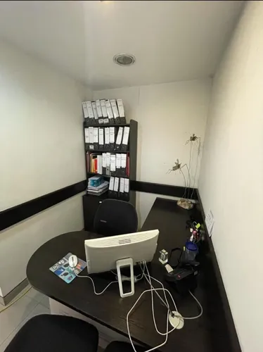 Oficina Remodelada Minimalista