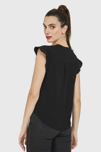 Blusas sin hombros con vuelos sale