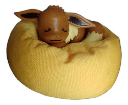 Figura Pokémon Eevee Durmiendo Sobre Almohadon