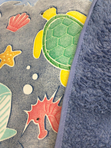 Frazada Manta Magica Luminosa Infantil Corderito Fluor 1 1/2 Bajo El Mar Azul