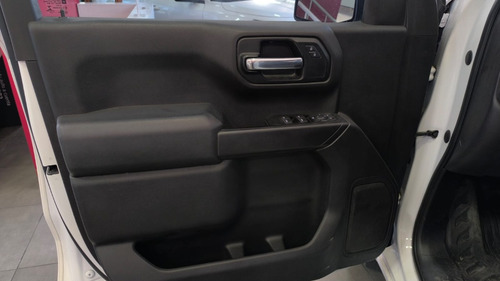Chevrolet Silverado PAQ E. WT DOBLE CABINA 4X2 MOTOR V6 4.3L