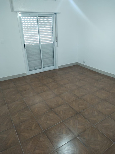 Departamento 2 Ambientes S/ Avenida C/ Amplio Patio