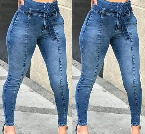 calça jeans com laço na cintura