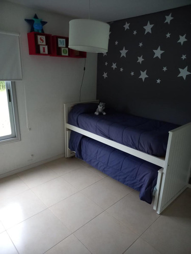 Casa En Venta - 2 Dormitorios 1 Baño - Cochera - 2.008mts2 - Castelli