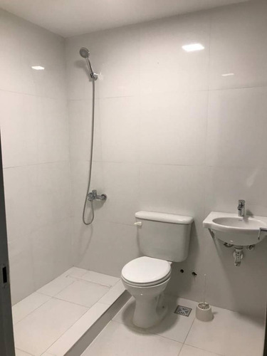 Venta. Departamento 3 Ambientes. Peron Y Libertad. Negociable.