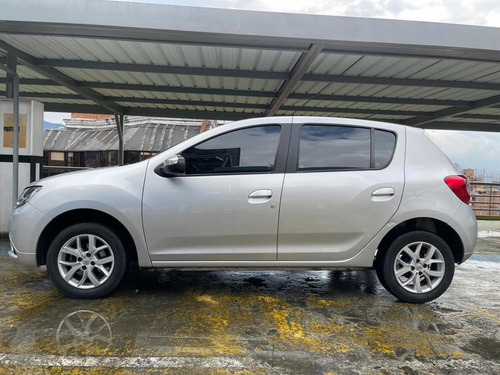 Imagen 2 de 12 de Renault Sandero 2017 1.6 Intens / At