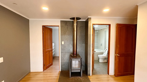 Parcela Con Casa, Piscina/ Quincho, Frente A Parque Y Laguna