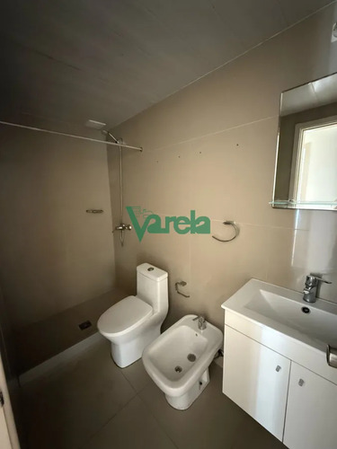 Venta Apartamento 2 Dormitorios 1 Baño Garage Tres Cruces Porteria