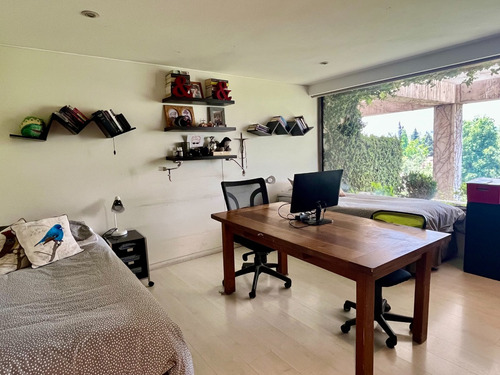 Remodelado 4 Dormitorios + 3 Baños + Servicios!