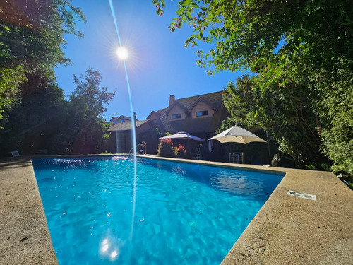 Broker Lomas 4d-5b-piscina- Patio- Sala Estar-