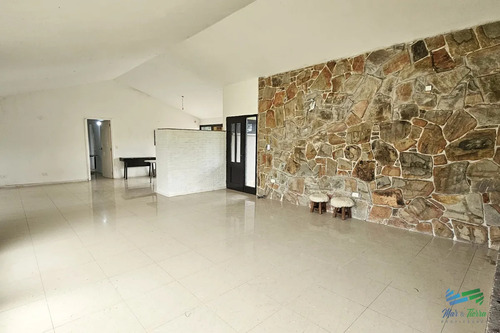Venta De Casa 3 Dormitorios Y Servicio En El Golf Punta Del Este