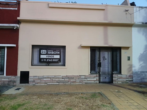 Casa En Lote Propio Con Patio Y Terraza