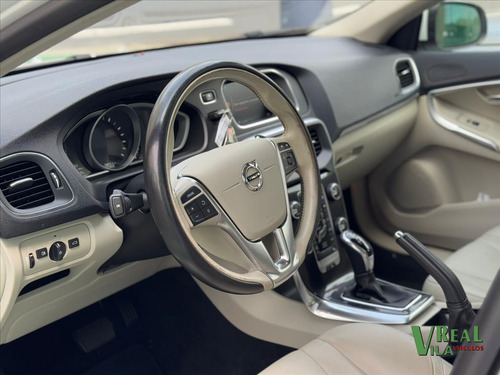 Volvo V40 2.0 T4 MOMENTUM GASOLINA 4P AUTOMÁTICO