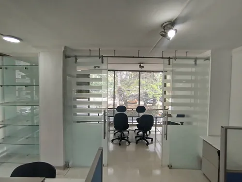 Alquiler - Oficina- Edificio El Cristal