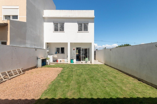 Casa Em Espírito Santo Com 3 Dormitórios - Ot7783