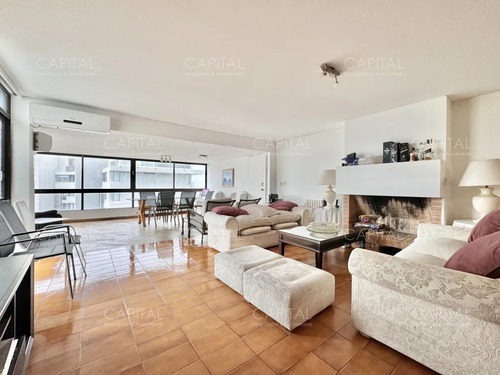 Apartamento De 4 Dormitorios Y Dependencia De Servicio, Península, Punta Del Este.